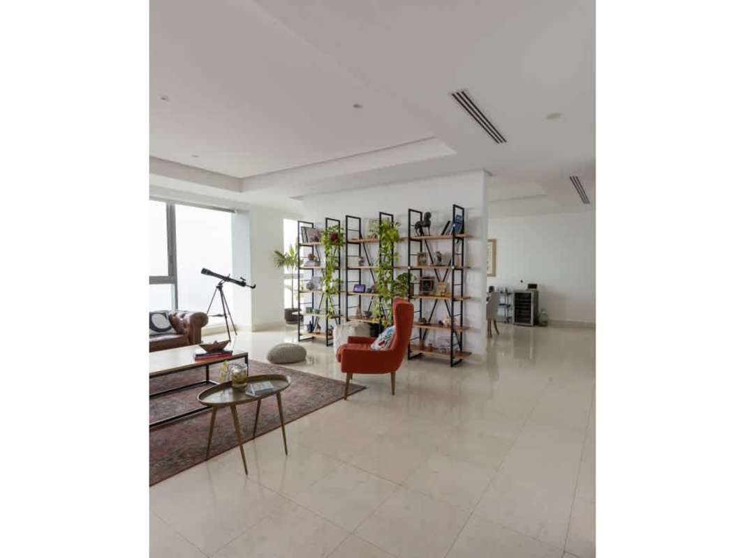 Dining area with ocean views, marble flooring in Ocean One Costa del Este Panama City