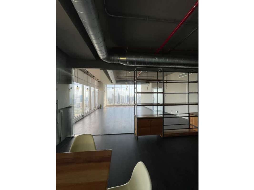 Floor-to-ceiling glass open workspace in PH BICSA tower office rental Panama