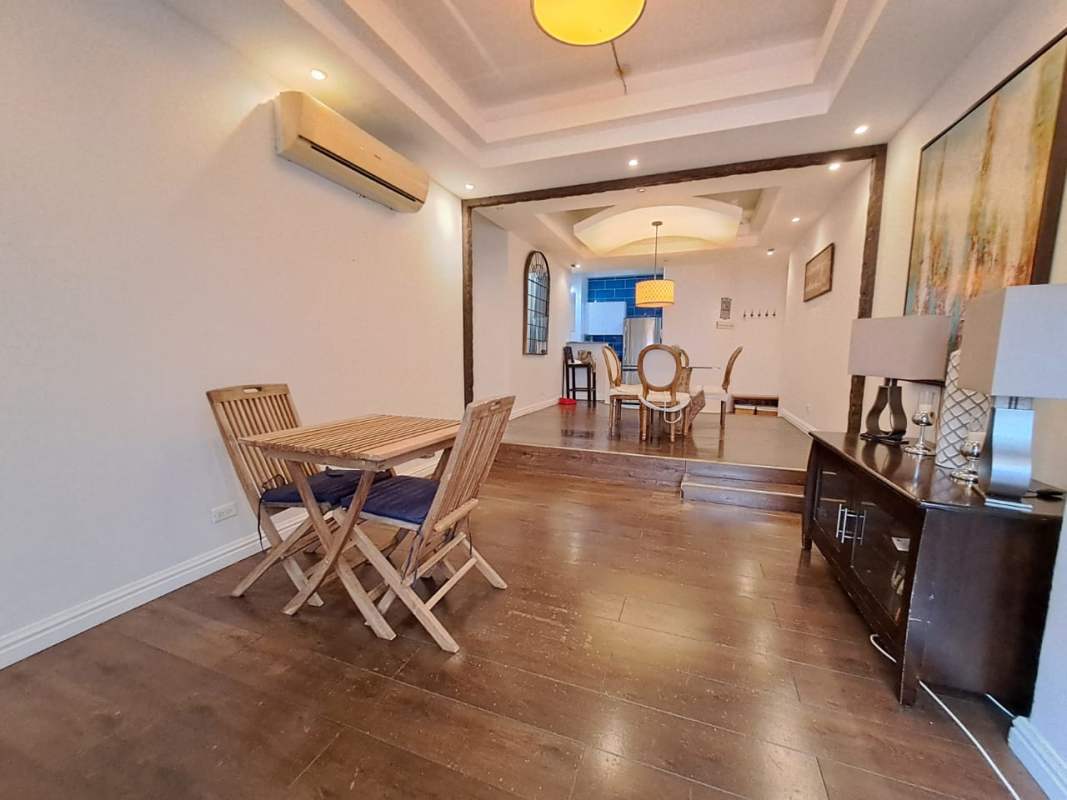 Bathroom with glass shower, vanity, mirror PH Las Hortensias apartment Panama