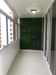 Dining area with glass table and pass-through granite countertop in PH Silver City Colón Panama