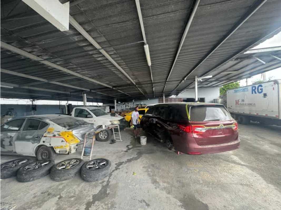 Garage service bays with cars in commercial warehouse Llano Bonito Panama