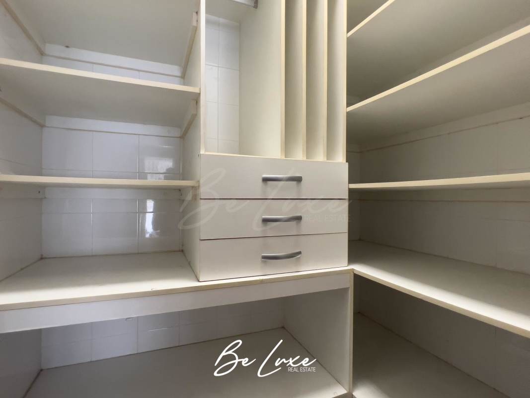 Luxury dining room glass table with chandelier, mirrored wall Residential Balmoral Costa del Este