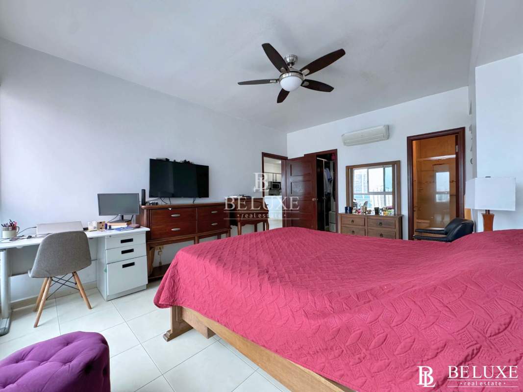 Master bedroom large window skyline view built-in closets air conditioning PH Grandbay Panama