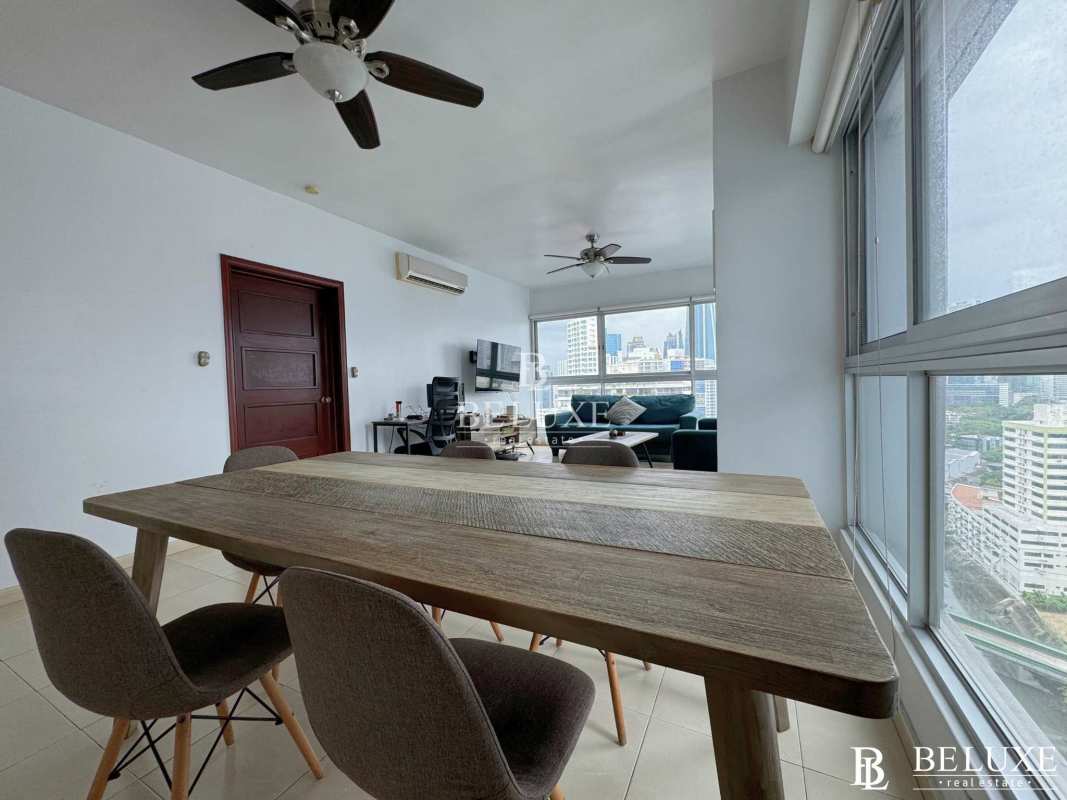 Bathroom with glass shower enclosure modern fixtures PH Grandbay Avenida Balboa Panama