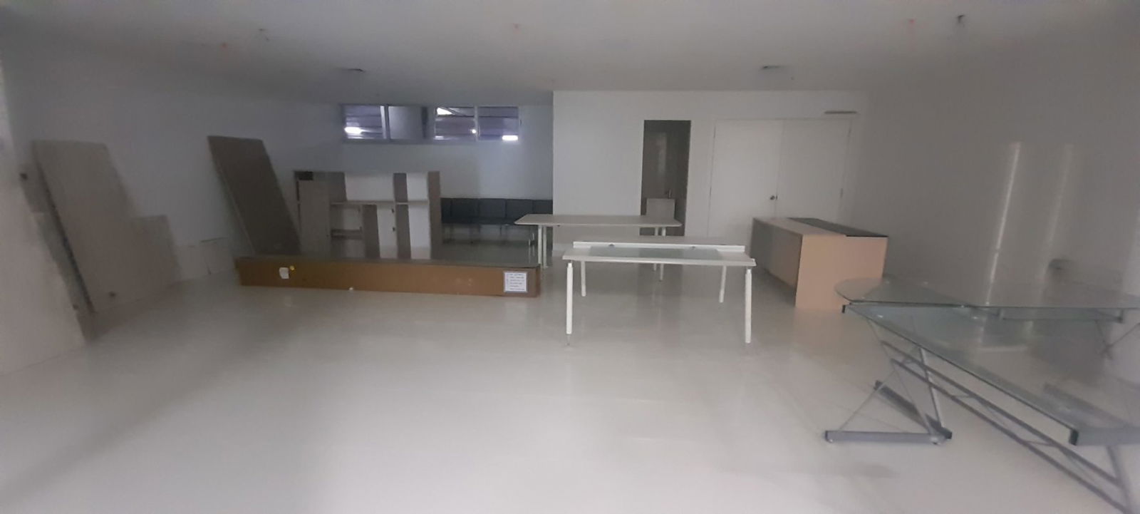 Retail or commercial office with full glass frontage in Costa del Este Panama