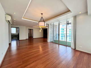 Apartment for Sale in San Francisco - 3 bedrooms