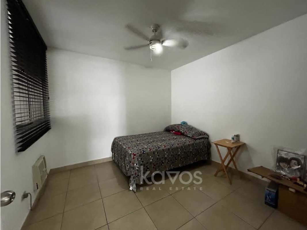 Master bedroom with panoramic windows city view PH Fairmont Plaza San Francisco Panama