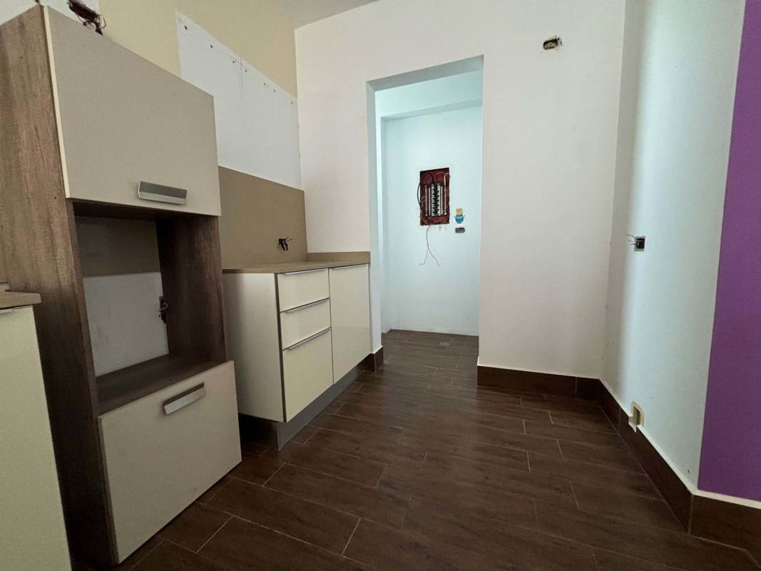 Modern kitchen with built-in cabinetry ceramic tiles PH Costamare Panama