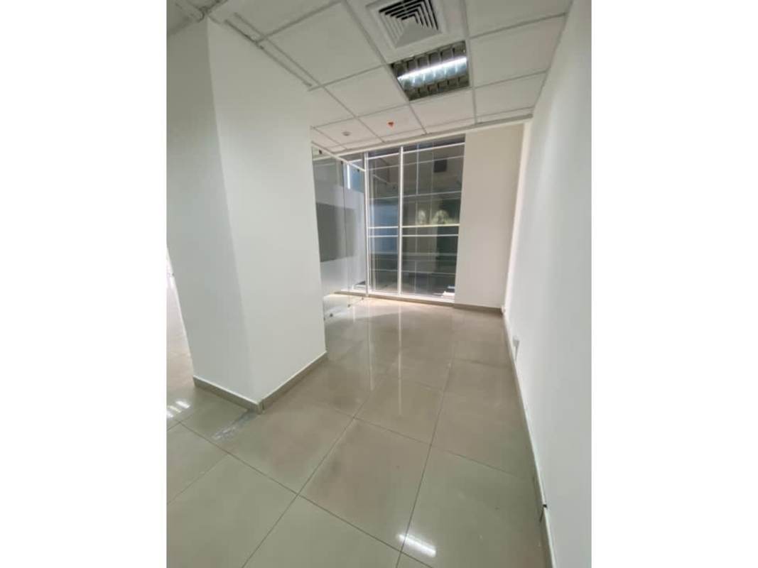 Glass door hallway with frosted glass panel in PH Office One Torre Banisi Panama City
