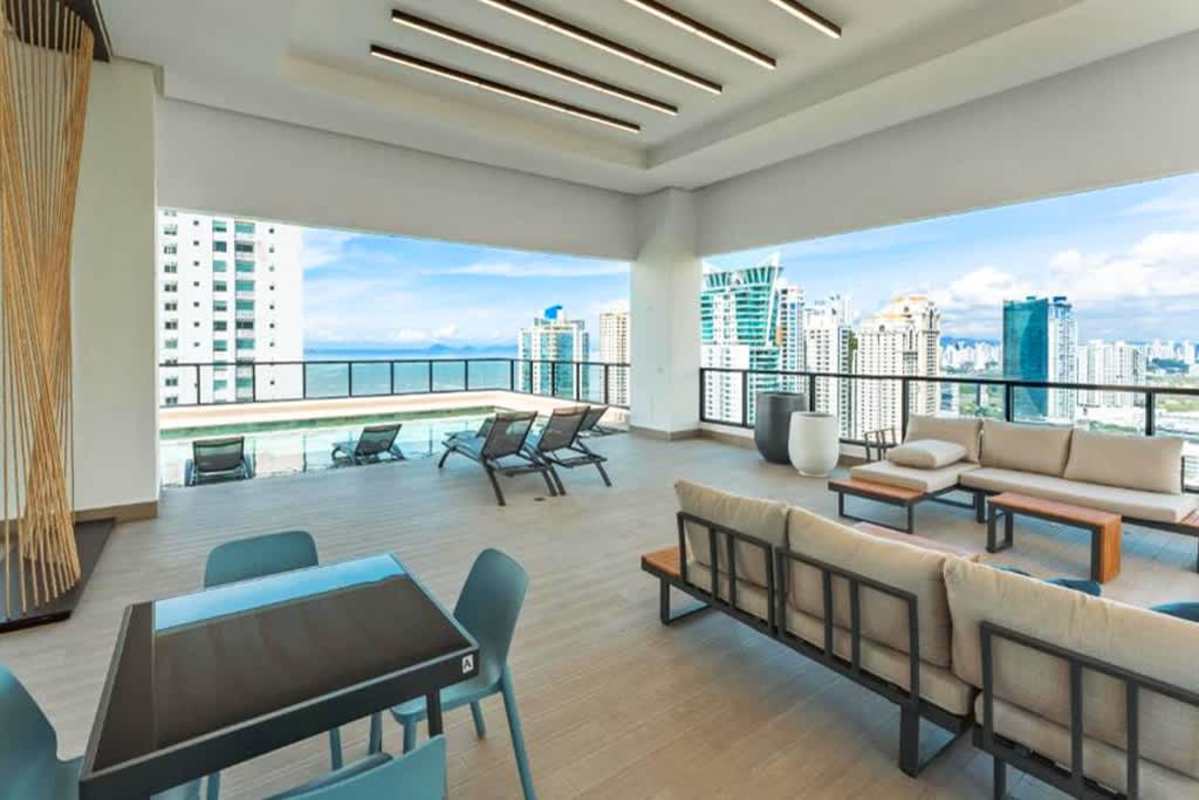 Infinity pool and sky Jacuzzi on rooftop terrace at PH Arcadia with skyline view in Panama