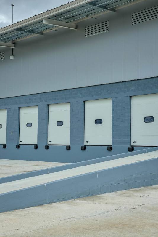 Warehouse with truck ramp access and high clear industrial entry Panama