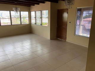 House for Sale in Los Angeles - 4 bedrooms