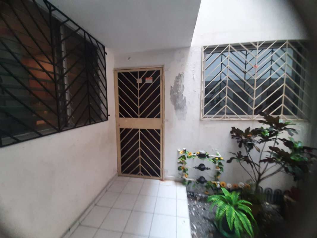 Kitchen with decorative backsplash, double sink and window security bars PH Altos de Bella Vista Panama