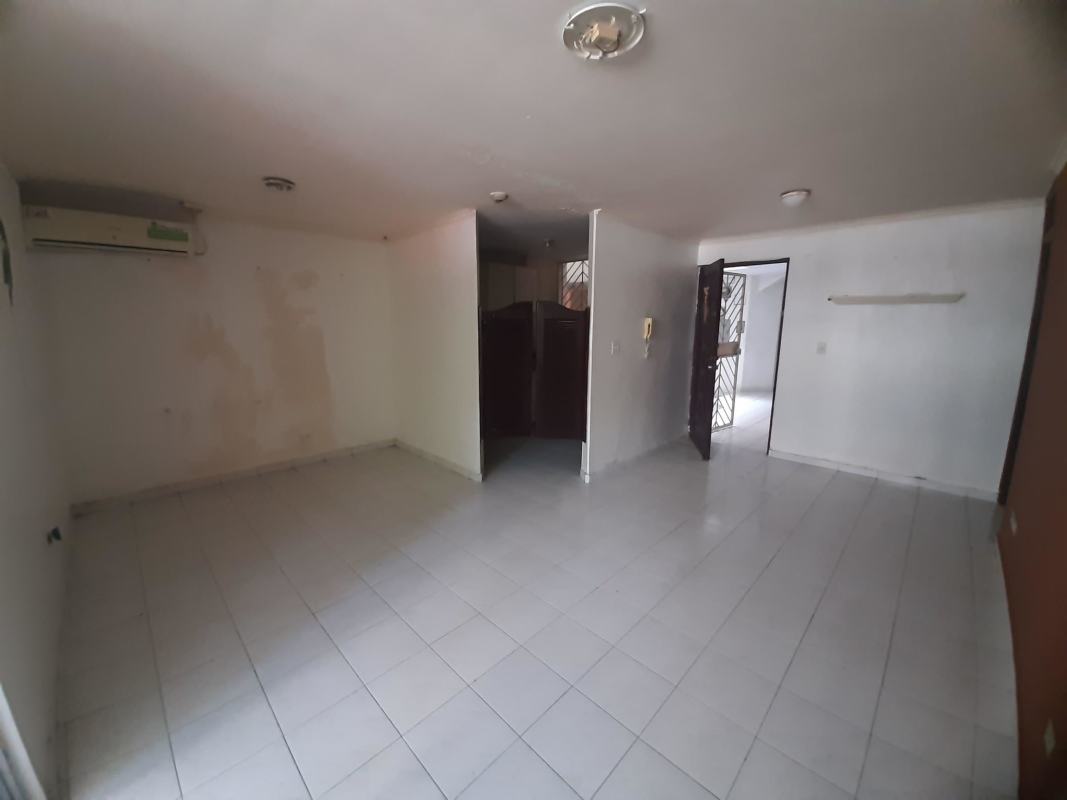 Facade of PH Altos de Bella Vista multi-story condo with balconies and parking lot in Panama City