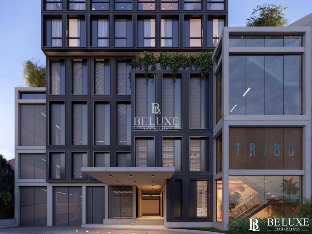 Contemporary industrial high-rise facade with large glass windows PH Tribu Panama