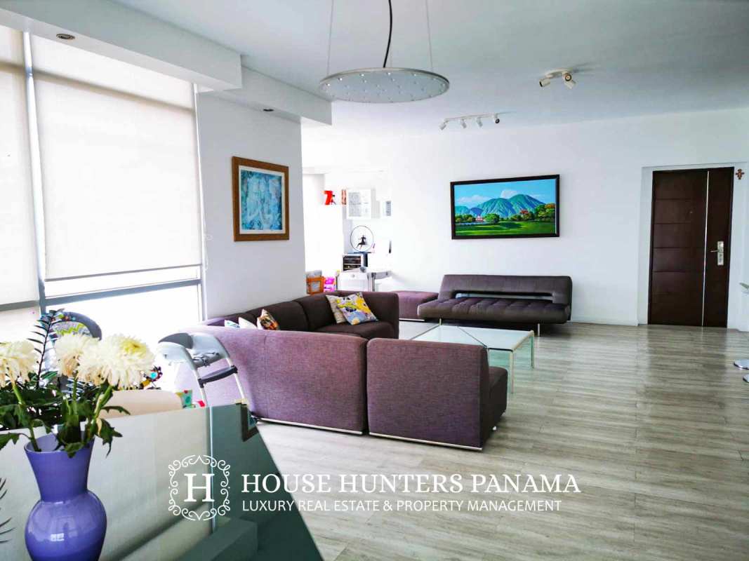 Spacious living room open plan with big windows and natural light at PH Keops Tower Panama City