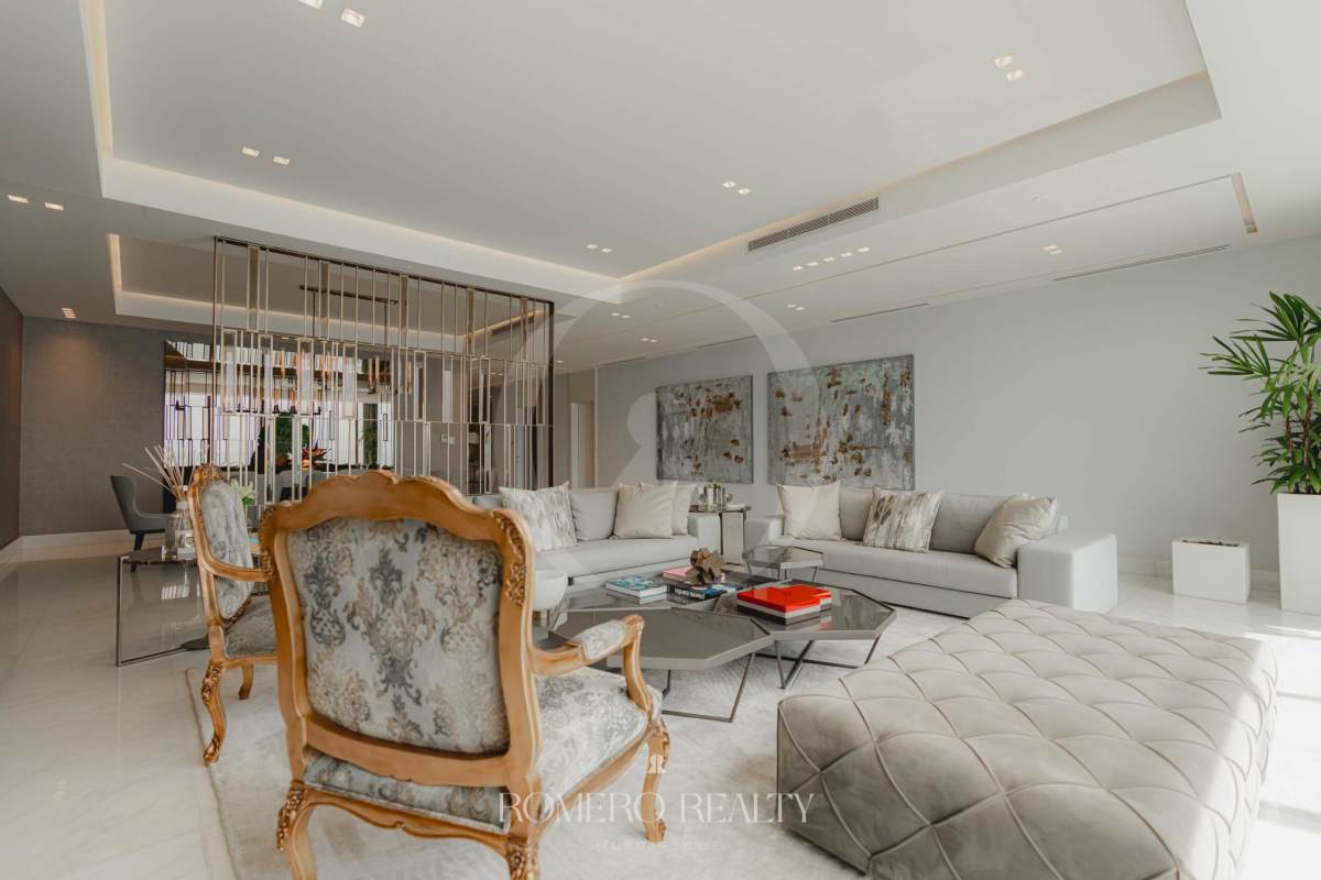 Modern fitness center with ocean view in PH The Residences Panama City