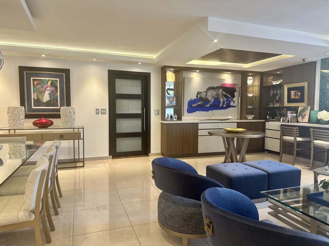 Master bedroom with porcelain floor, ensuite bath, closet in PH Sophia Tower Obarrio Panama