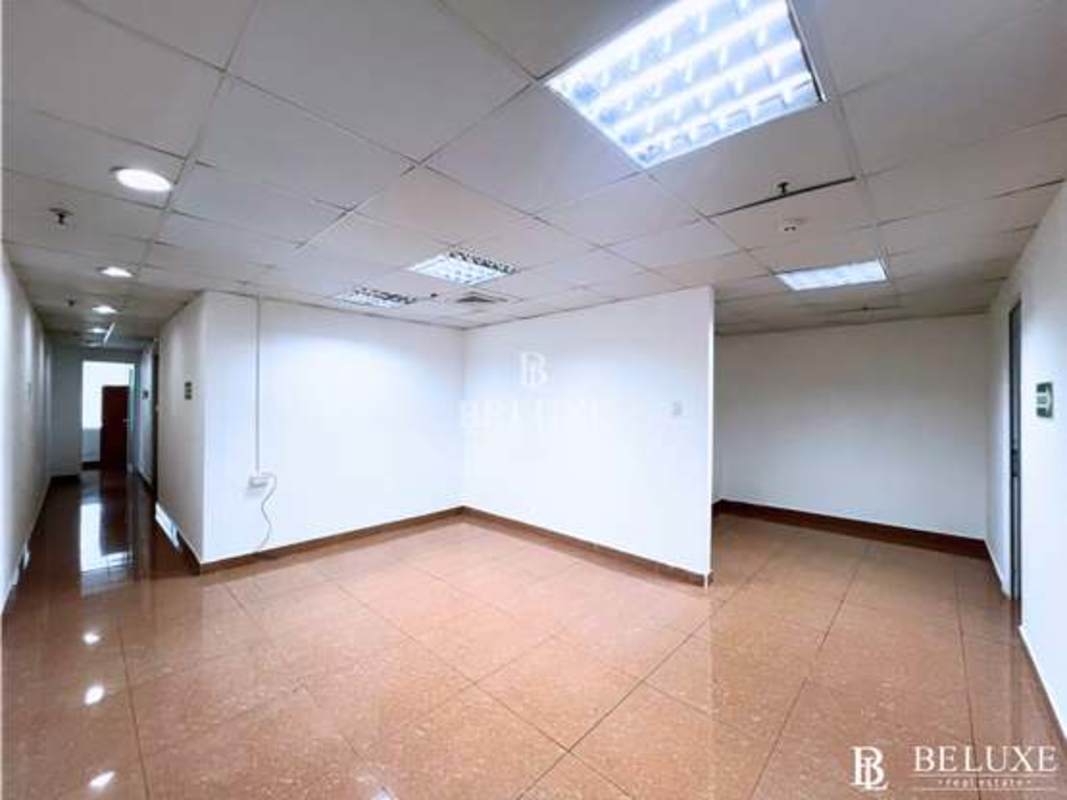 Small furnished private office with desk, chair, shelves at PH Centro Financiero El Carmen Panama