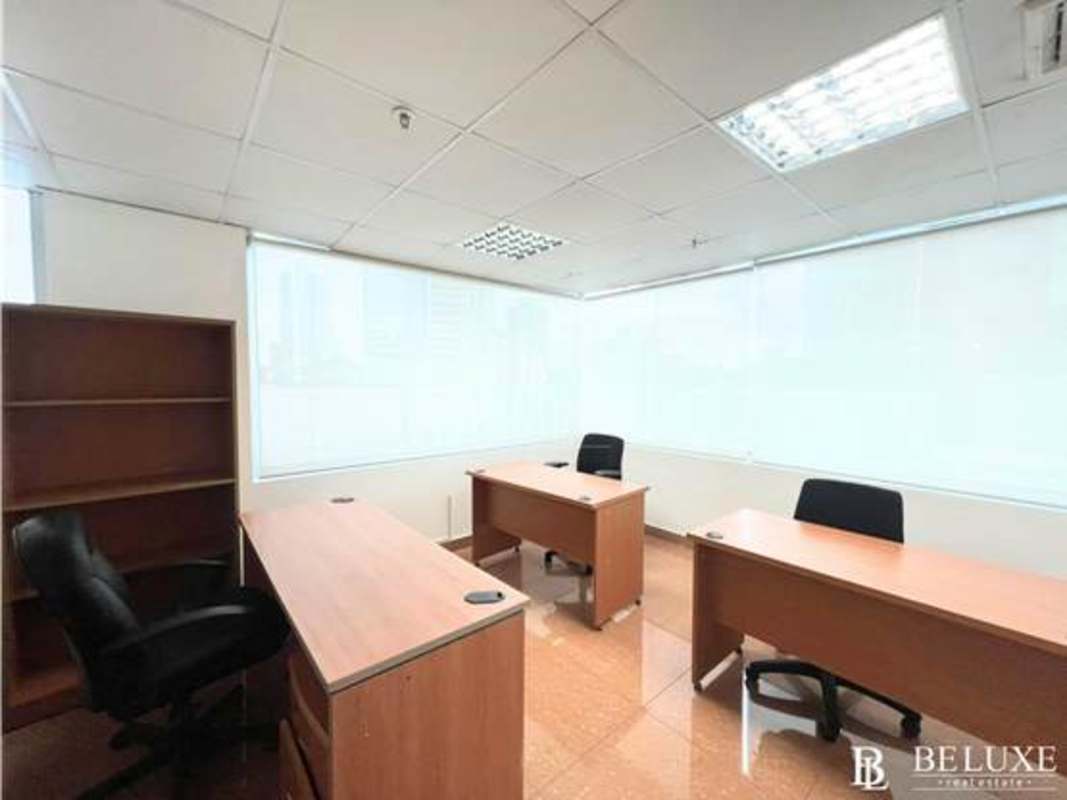 Small enclosed workspace with furniture PH Centro Financiero El Carmen Panama