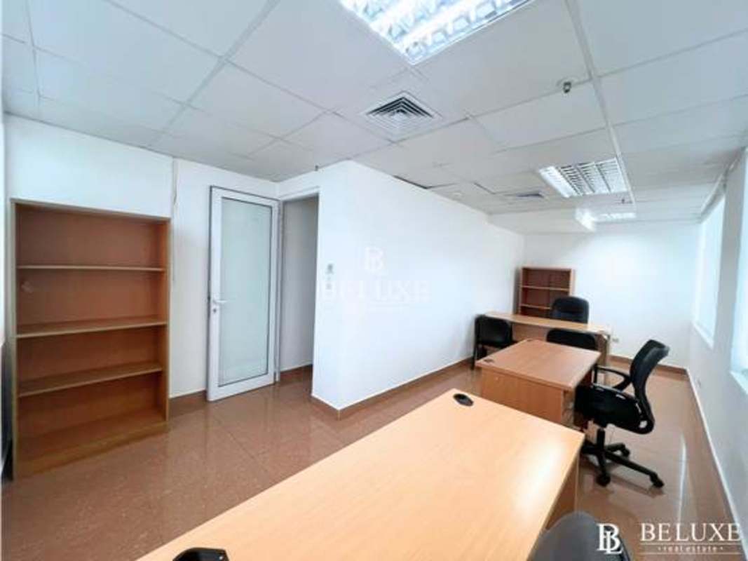 Modern office space with city views, large windows PH Centro Financiero El Carmen Panama