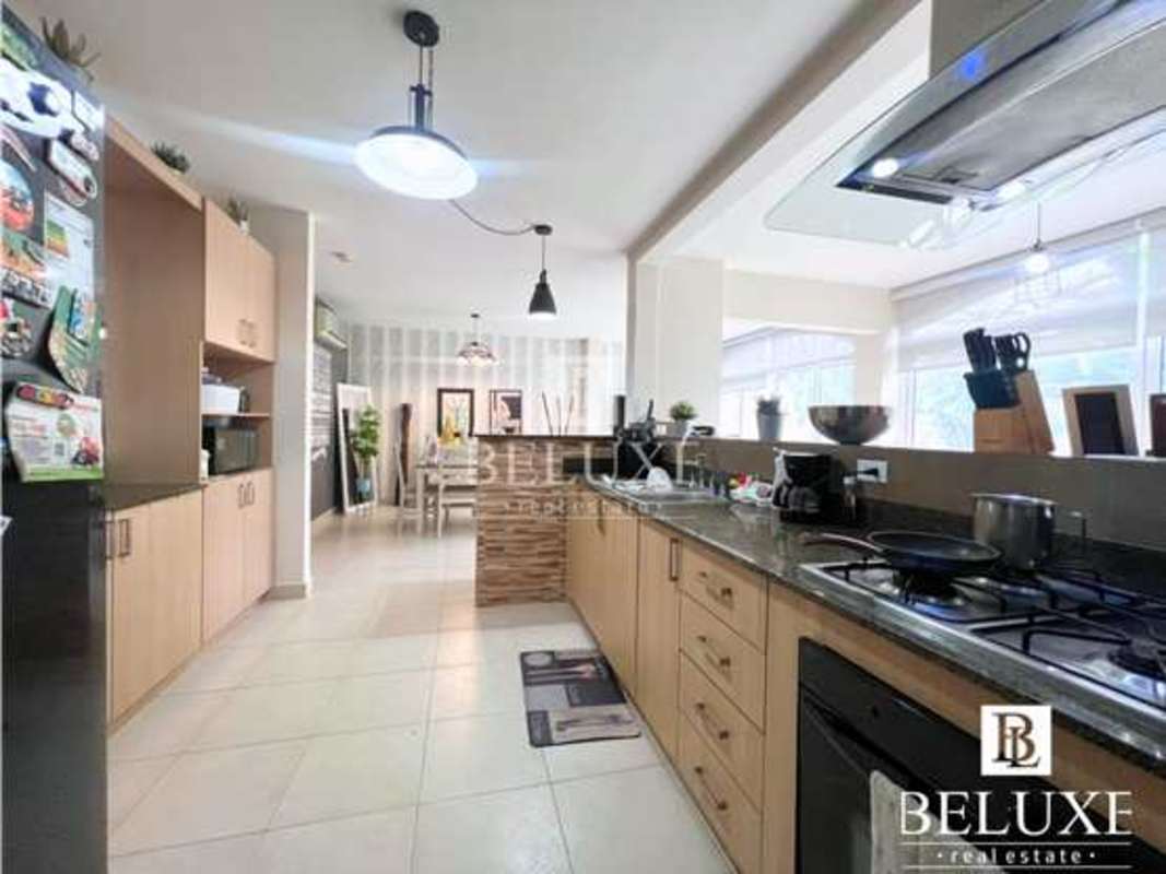 Bright bedroom with closet and large window in PH Versalles Panama