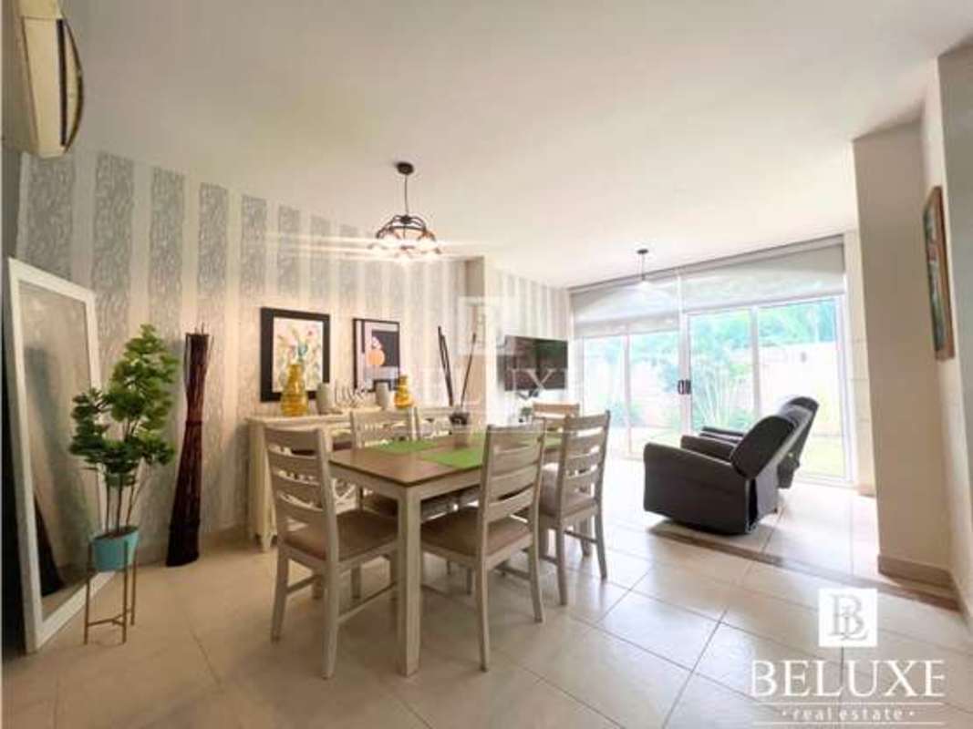 Spacious garden with covered terrace upgraded in PH Versalles gated community Panama