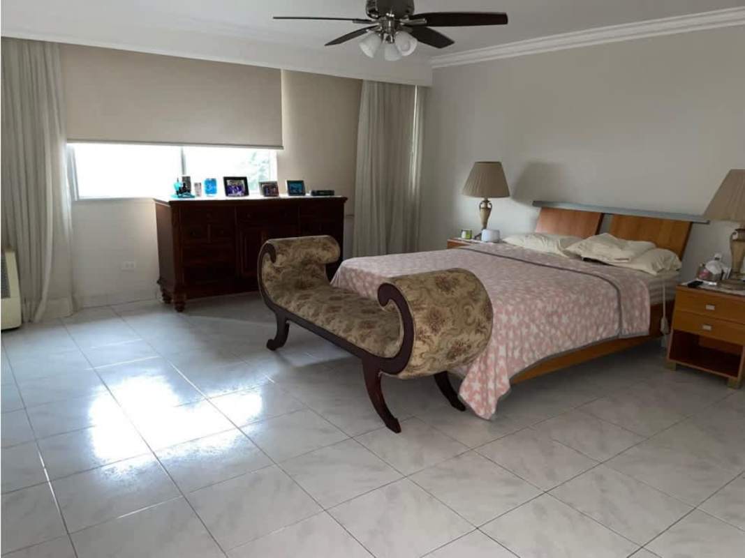 Updated kitchen with granite countertops, microwave and oven PH Fiesta Obarrio Panama