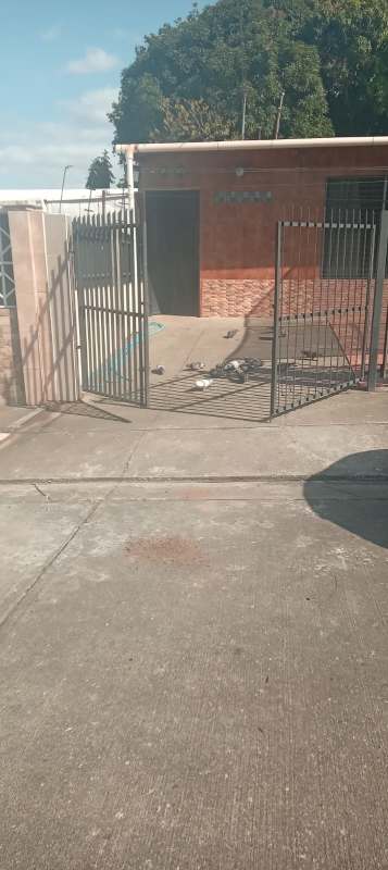 Cozy house for rent with iron security gate and brick facade La Castellana El Crisol Panama
