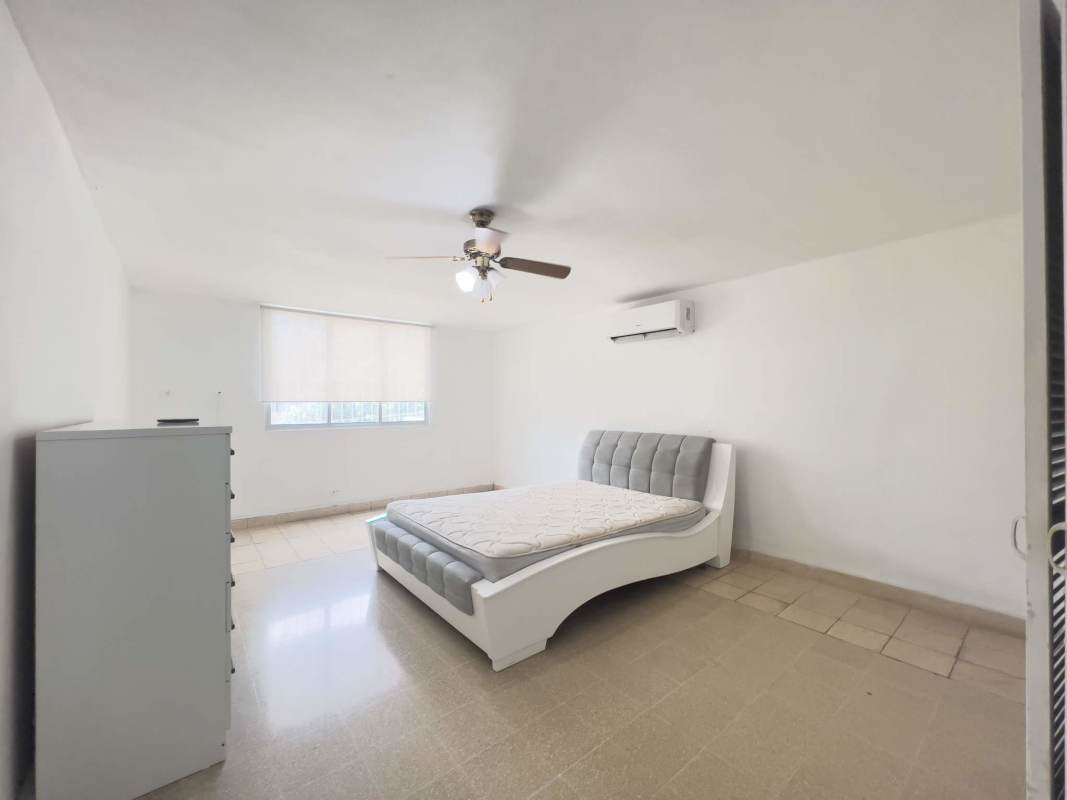 Minimalist bedroom with window, AC and closet in Destiny Tower Panama City