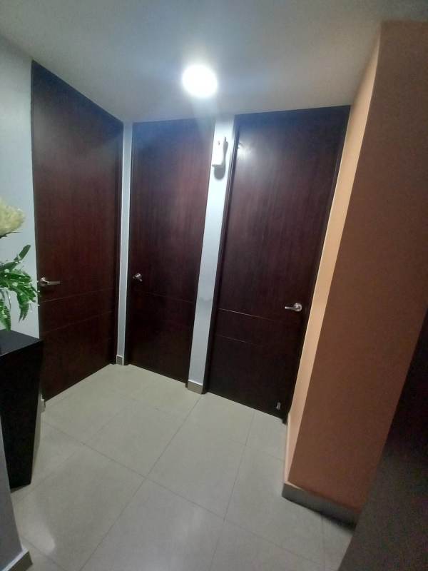 Condominium swimming pool Jacuzzi lounge chairs PH Pijao Costa del Este Panama