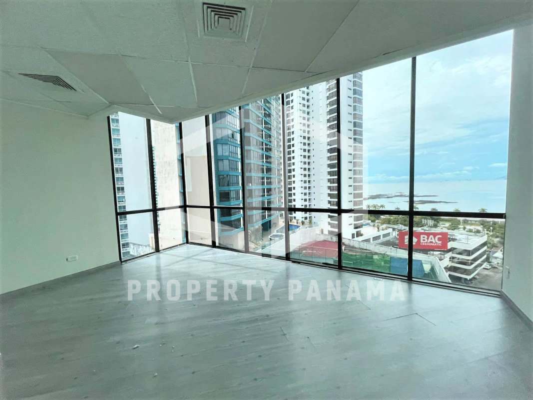 Office interior boasting panoramic views over Panama City and the Pacific at Torre Banco General Calle 50