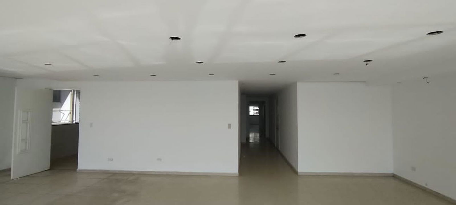 Unfurnished open space apartment with neutral colors in Punta Paitilla Panama