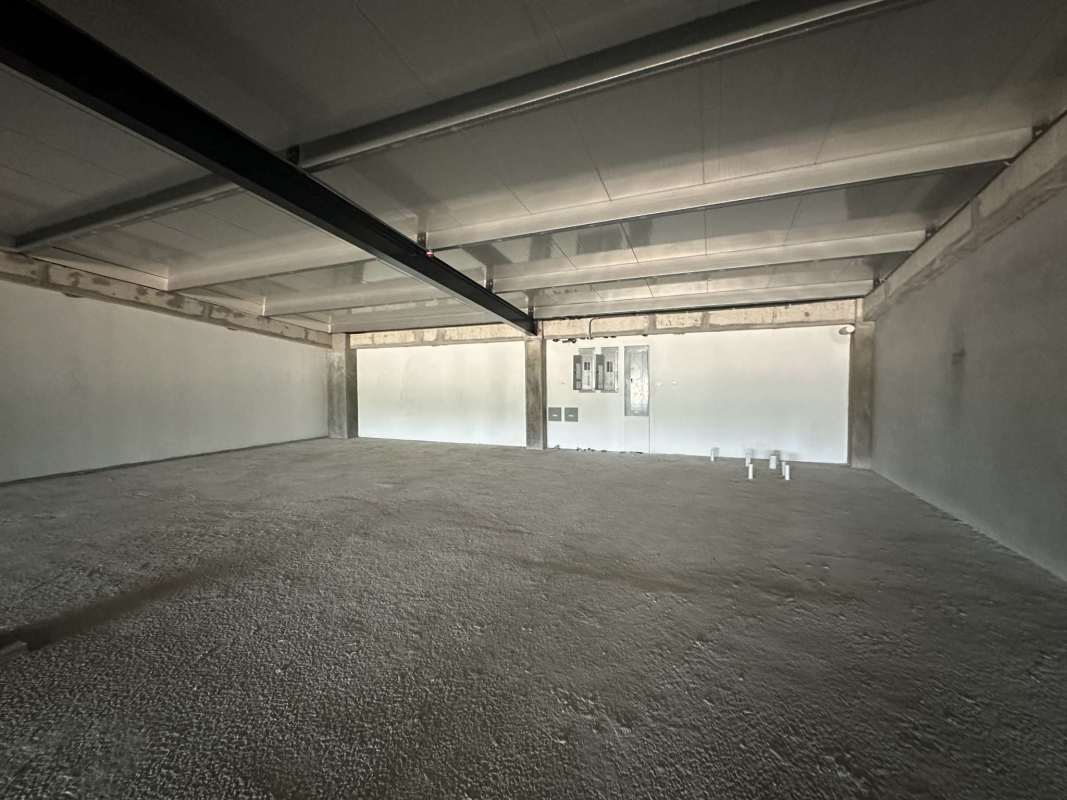 Paseo Drive commercial plaza rounded glass facade parking lot Panama