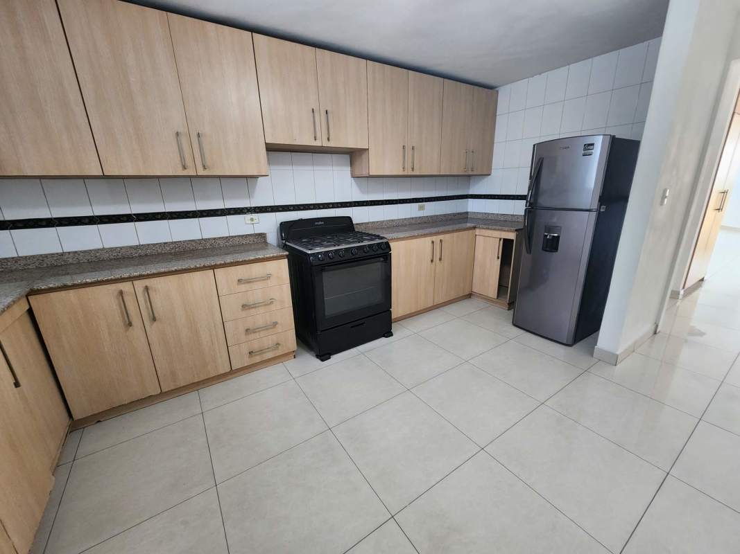 Spacious kitchen with granite countertops, ample cabinetry and appliances PH Miramar Panama