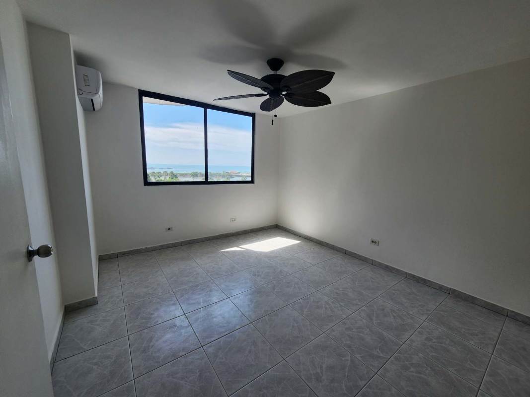 Modern bathroom with granite counters, glass shower PH Miramar Avenida Balboa Panama City