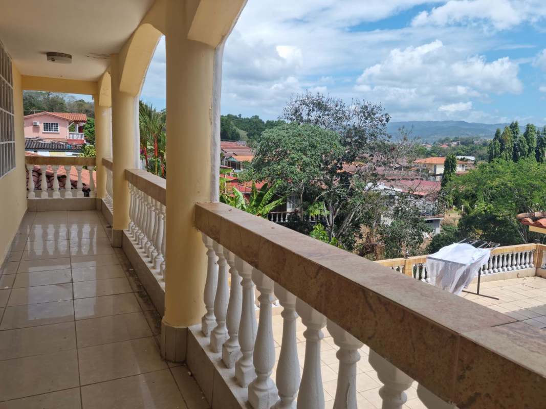 Spacious 5BR House with Patio & Terrace Brisas del Golf