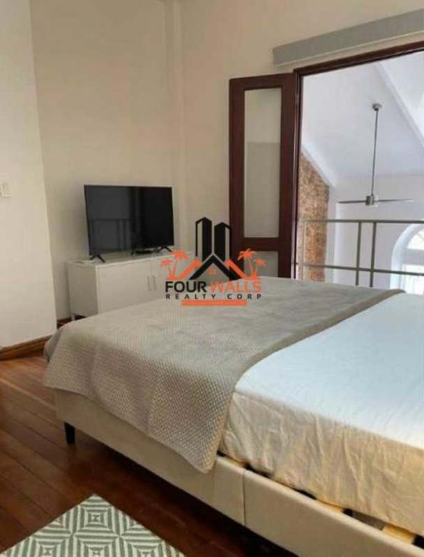 Contemporary bathroom with designer tiling, modern sink, frosted window Casco Viejo