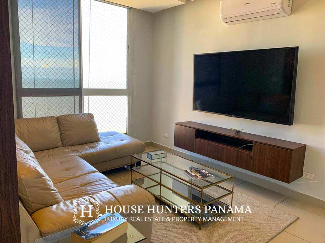 Modern open-plan living room with large windows and ocean view at PH Sapphire Tower Panama