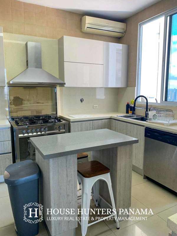 Sophisticated bathroom with vessel sink, glass enclosed shower in PH Sapphire Tower Panama