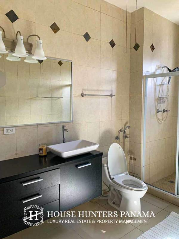 Bedroom with large window, stunning ocean and city views in PH Sapphire Tower Panama