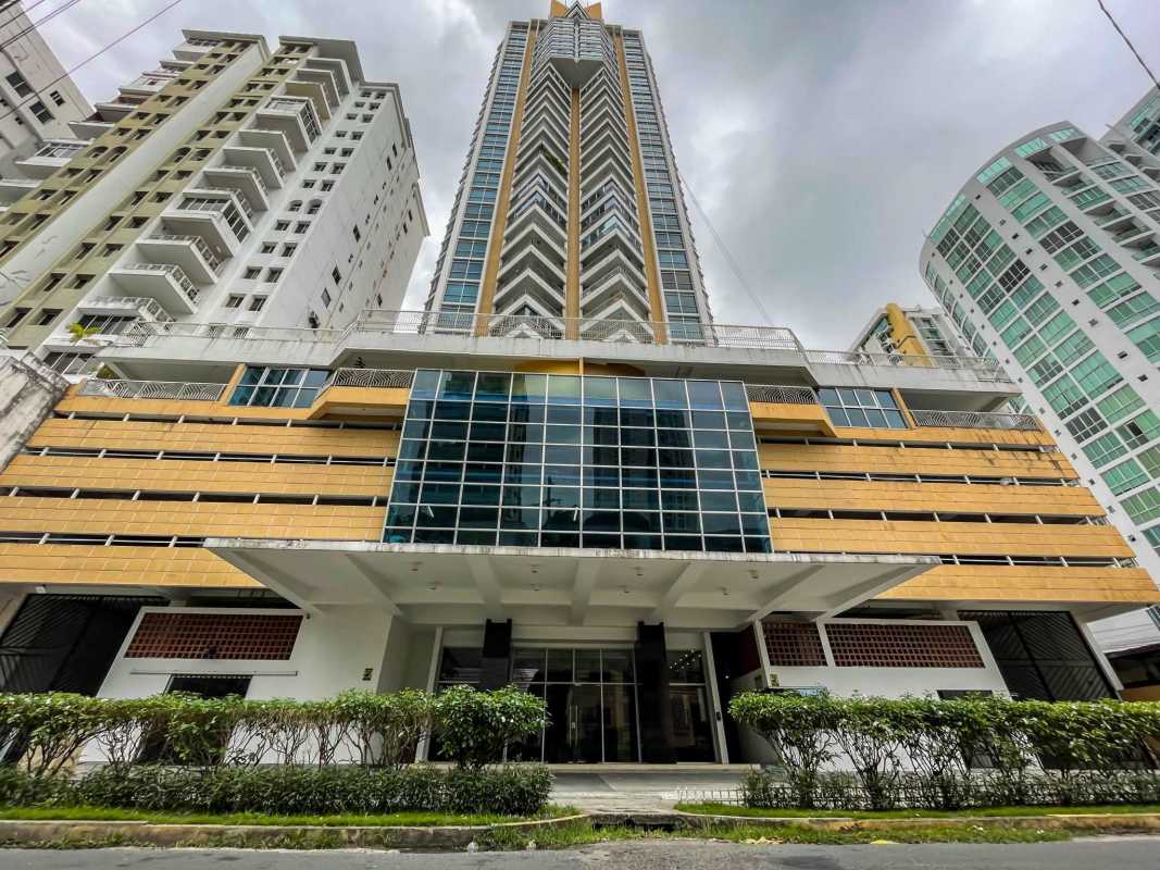 Modern living area with marble floors and floor-to-ceiling windows panoramic city and ocean view PH Keops San Francisco
