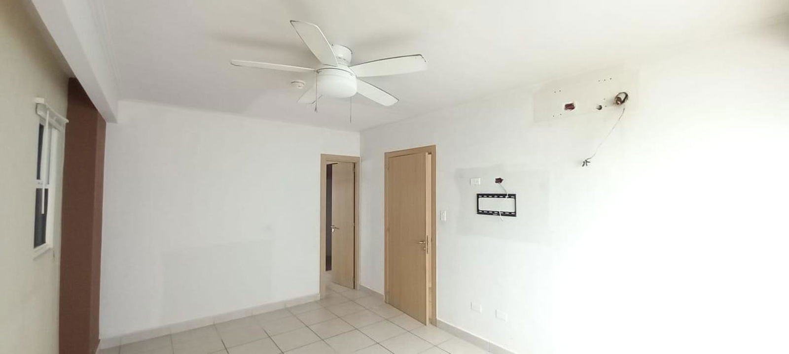 Living room with ceiling fan, tiled floors, large windows duplex house Brisas del Golf Panama