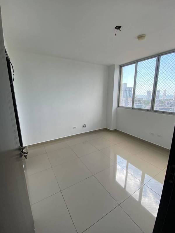 Private balcony with panoramic skyline city view PH Sky Park Panama