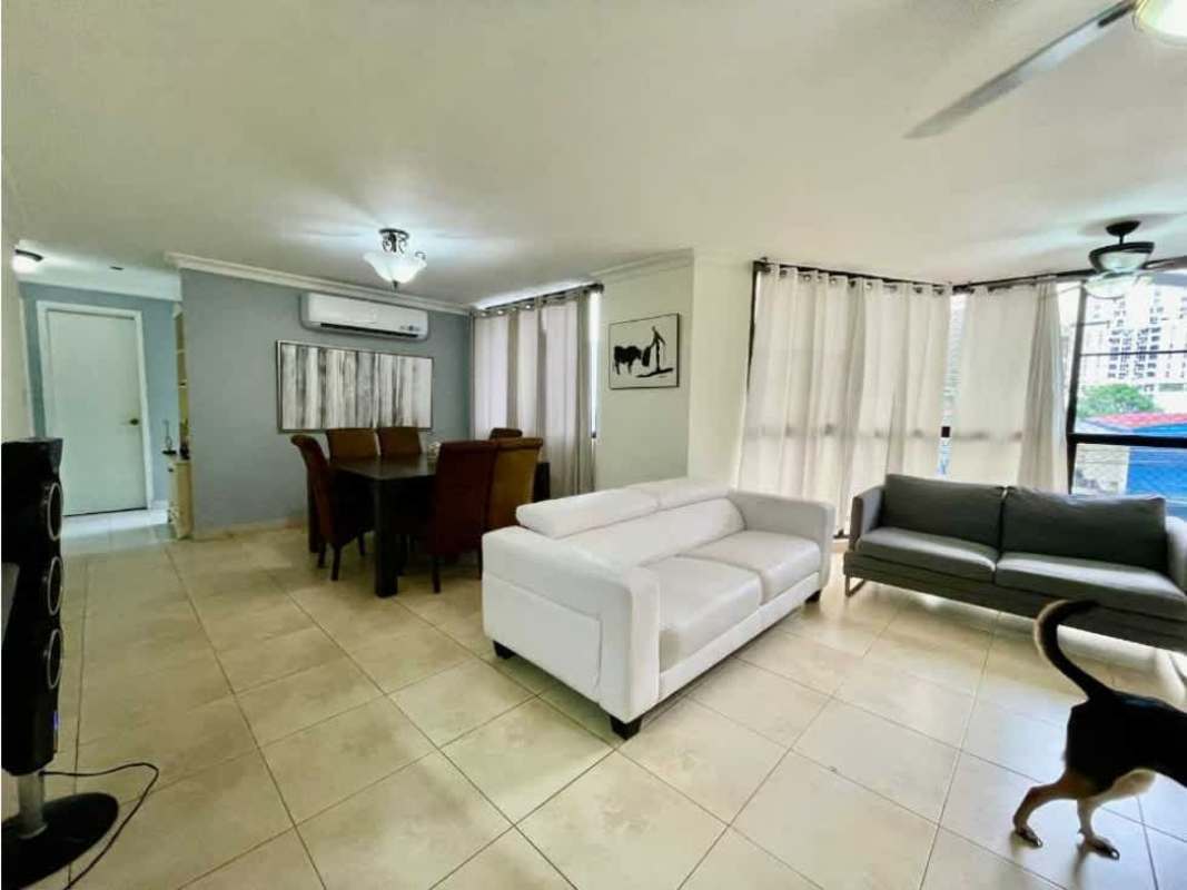 Master bedroom with closet air conditioning and large windows PH Terranova San Francisco Panama