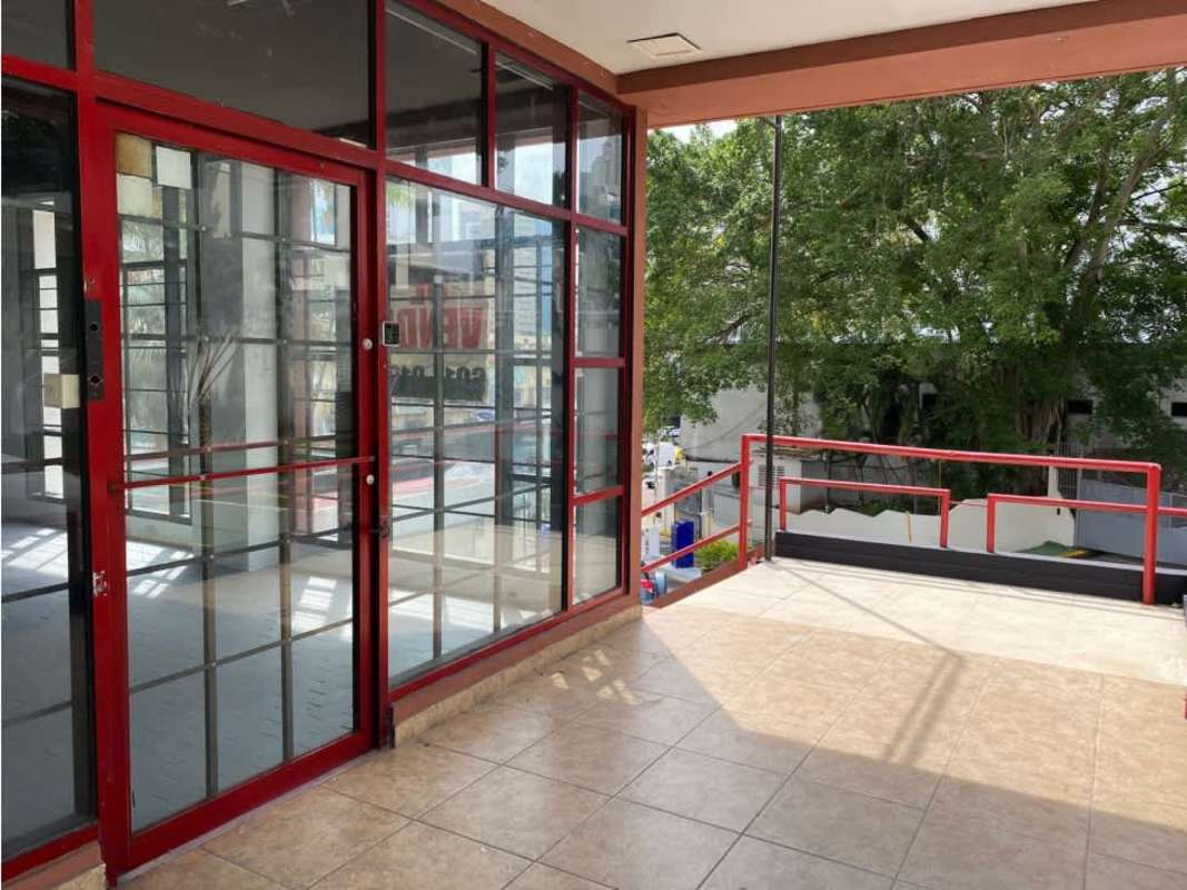 Retail shop with glass windows and main street exposure in PH Hotel El Panama Plaza