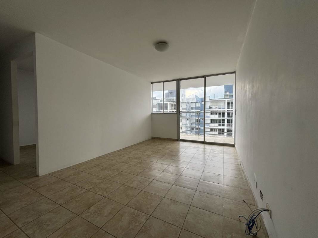 Bright living-dining area with balcony access PH Cosmopolitan Tower Panama