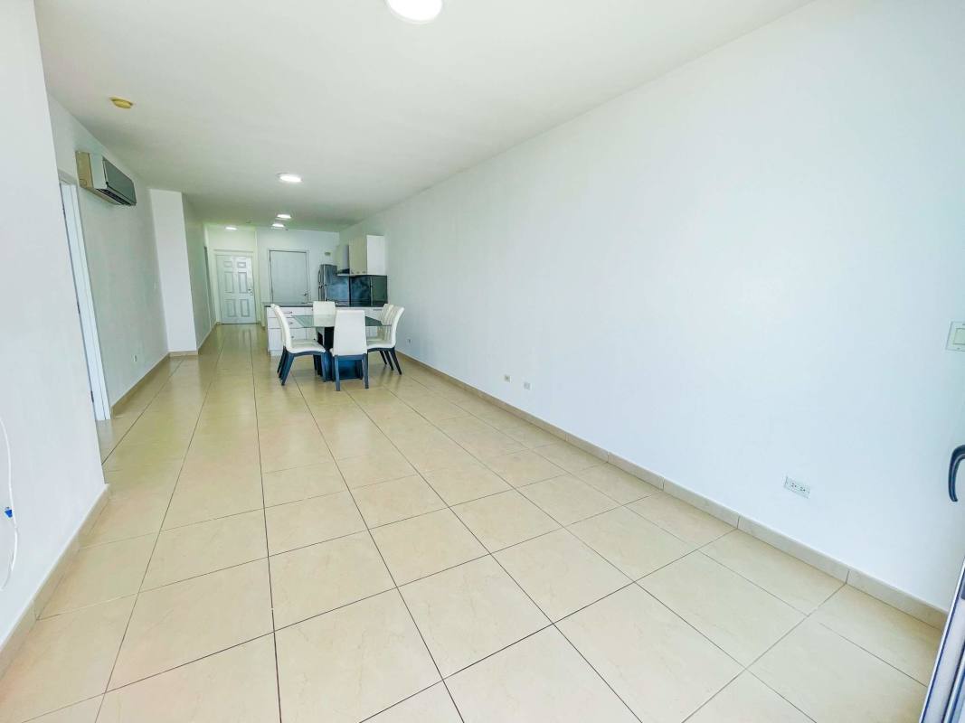 Bedroom with full windows, ocean skyline views, walk-in closet PH White Tower Panama