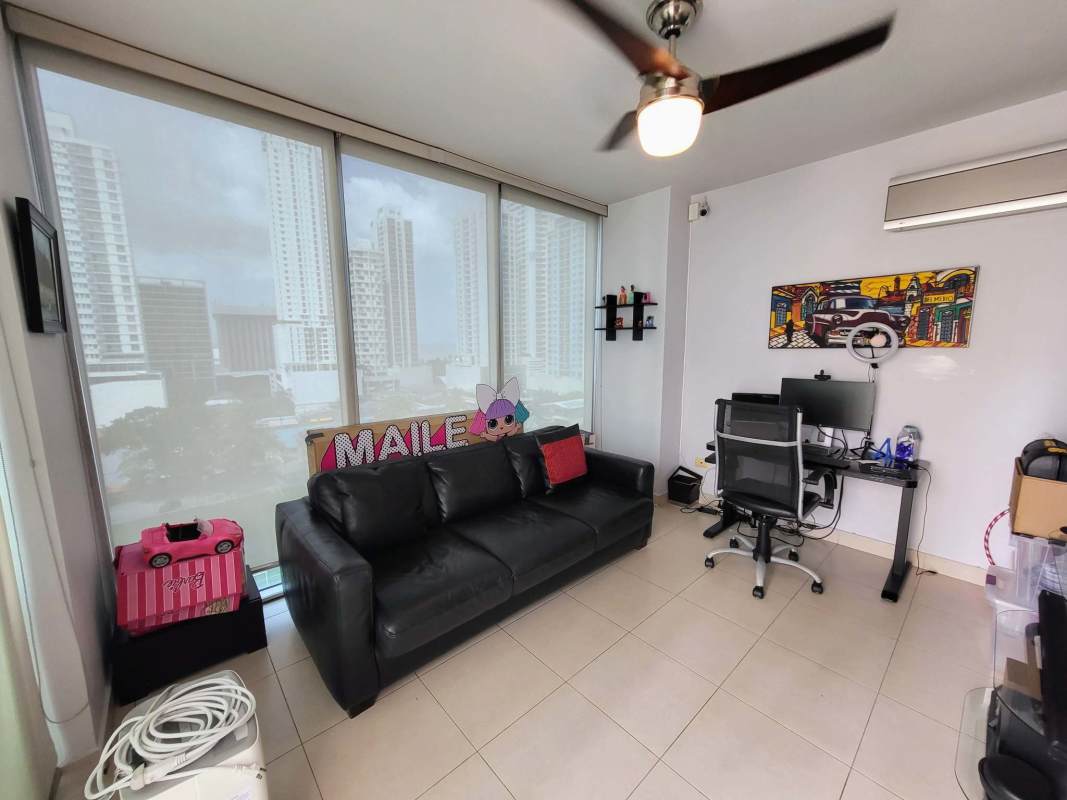 Home office space with large windows and skyline views in PH Tao, San Francisco Panama