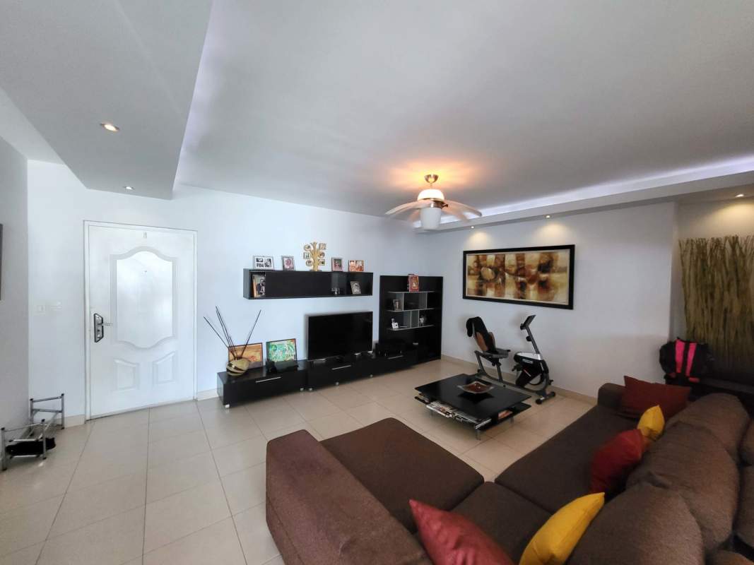 Private balcony overlooking Panama City skyline at PH Tao apartment